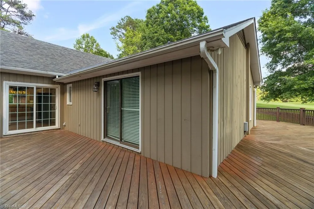 175 Sandtrap Lane Pilot Mountain, NC 27041