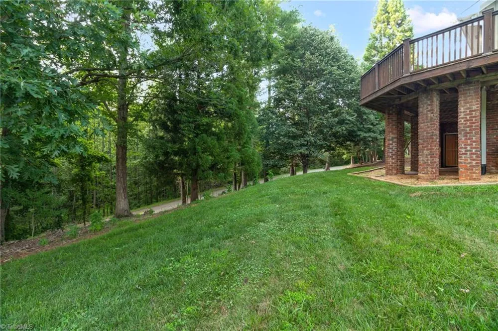 175 Sandtrap Lane Pilot Mountain, NC 27041