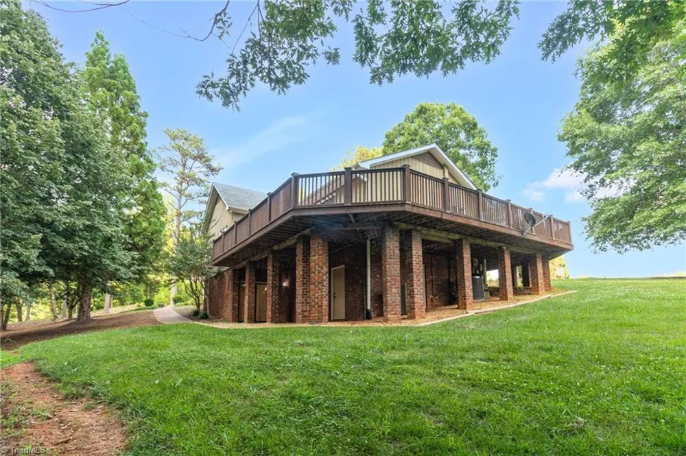 175 Sandtrap Lane Pilot Mountain, NC 27041