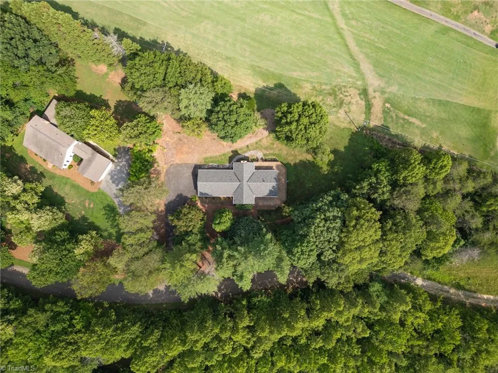 175 Sandtrap Lane Pilot Mountain, NC 27041