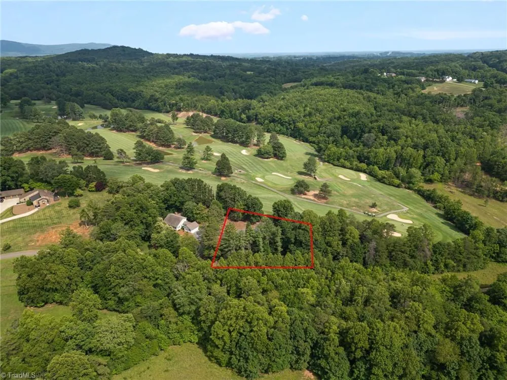 175 Sandtrap Lane Pilot Mountain, NC 27041