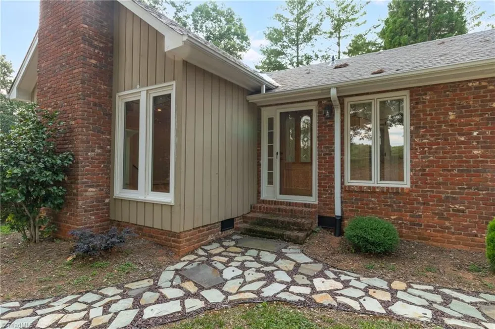 175 Sandtrap Lane Pilot Mountain, NC 27041