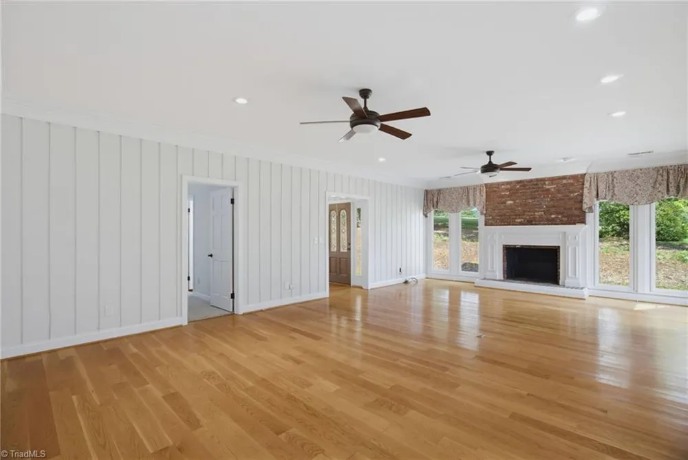 175 Sandtrap Lane Pilot Mountain, NC 27041
