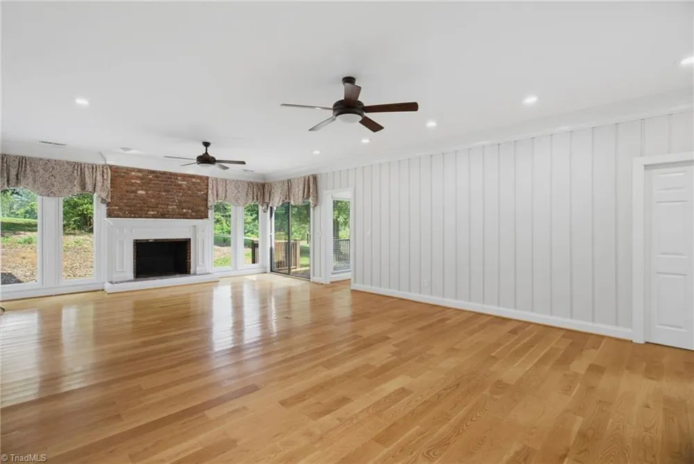 175 Sandtrap Lane Pilot Mountain, NC 27041