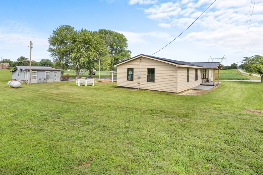 11 Jess Long Ln Hillsboro, TN 37342