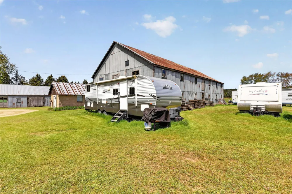 261 19 Mile Road NE Solon Township, MI 49319