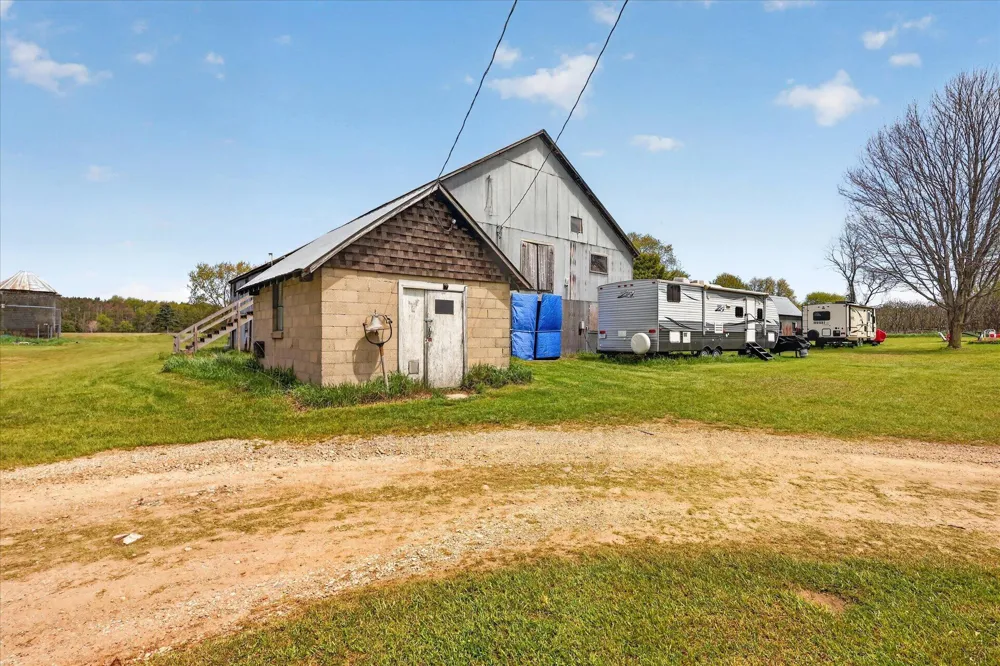 261 19 Mile Road NE Solon Township, MI 49319
