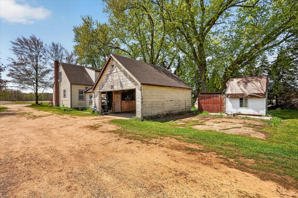 261 19 Mile Road NE Solon Township, MI 49319