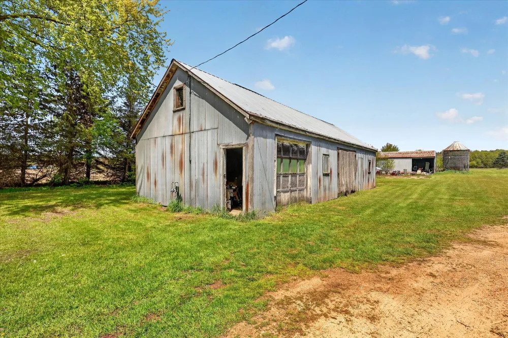261 19 Mile Road NE Solon Township, MI 49319