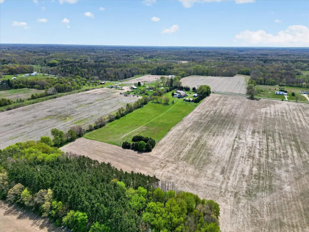 261 19 Mile Road NE Solon Township, MI 49319