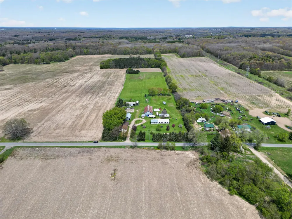 261 19 Mile Road NE Solon Township, MI 49319