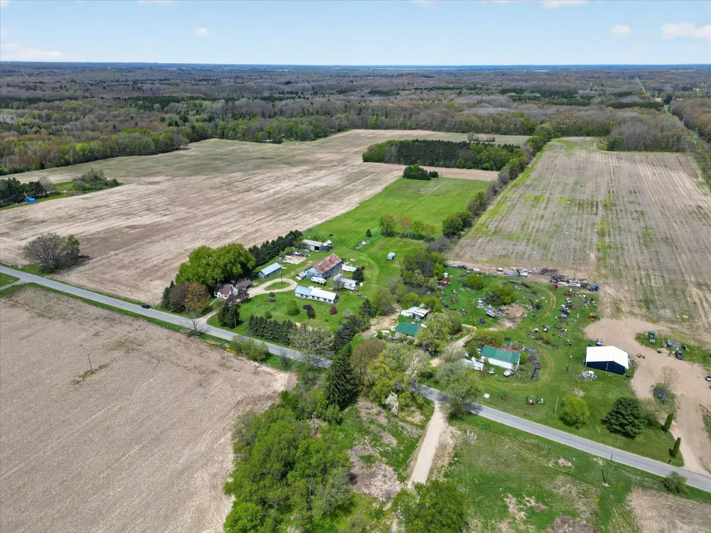 261 19 Mile Road NE Solon Township, MI 49319