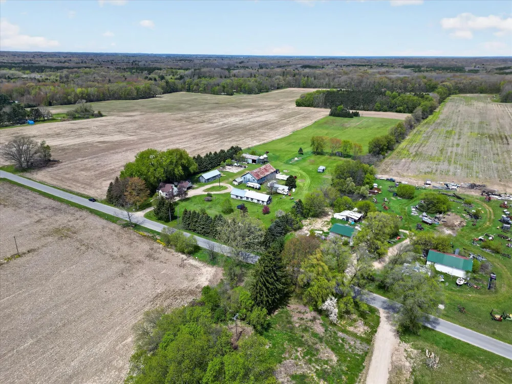 261 19 Mile Road NE Solon Township, MI 49319
