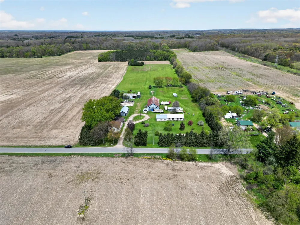 261 19 Mile Road NE Solon Township, MI 49319