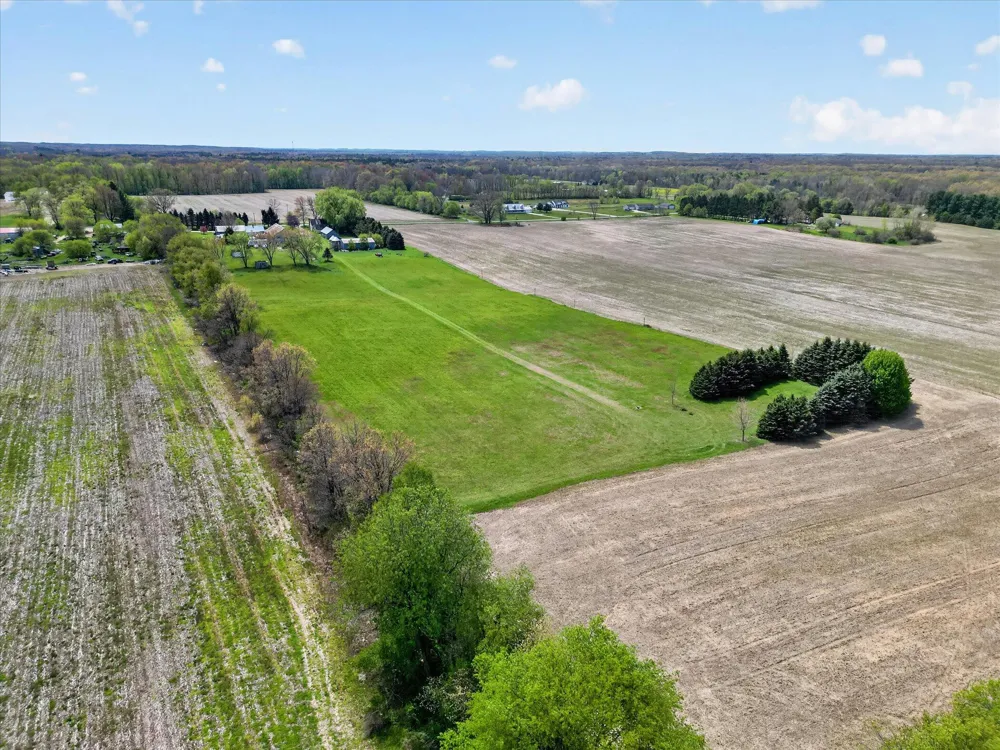 261 19 Mile Road NE Solon Township, MI 49319