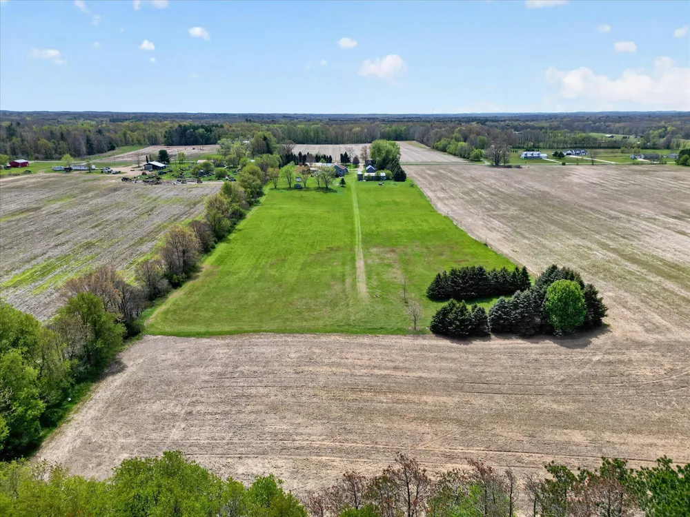 261 19 Mile Road NE Solon Township, MI 49319
