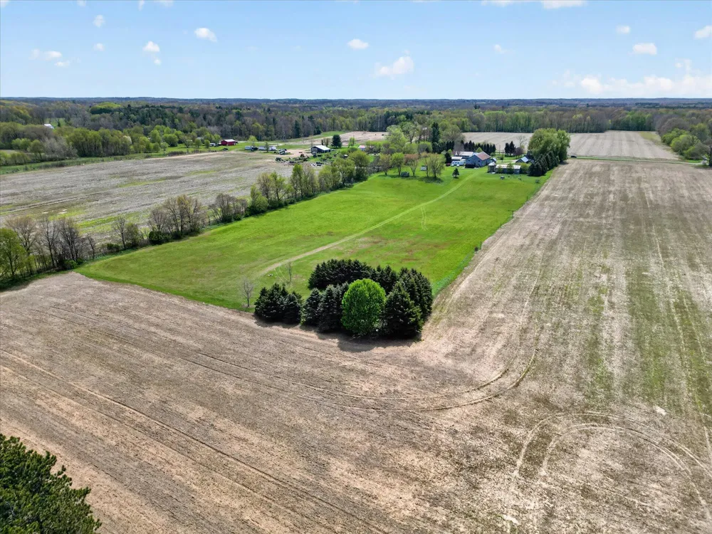 261 19 Mile Road NE Solon Township, MI 49319