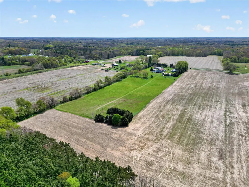 261 19 Mile Road NE Solon Township, MI 49319