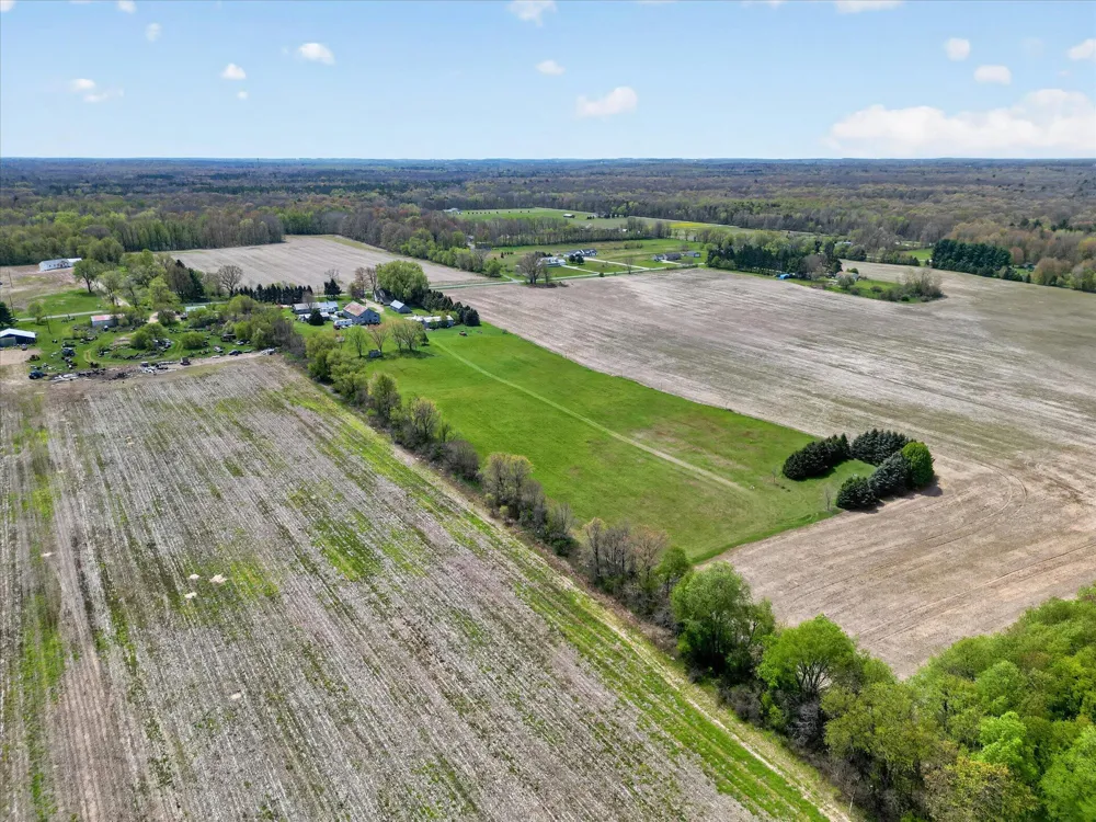 261 19 Mile Road NE Solon Township, MI 49319