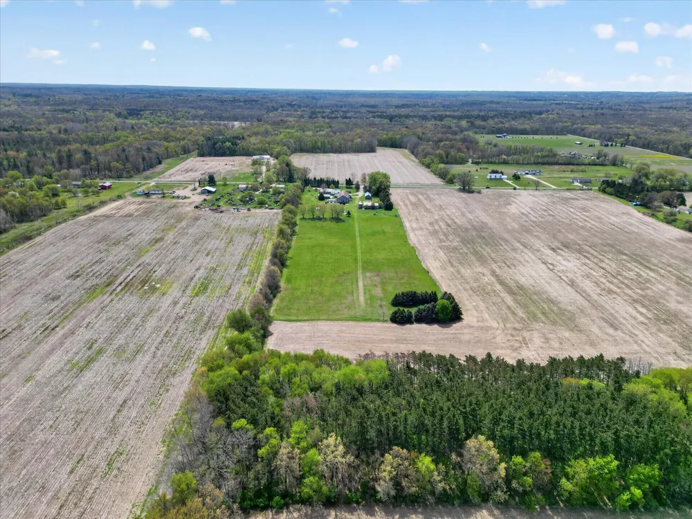 261 19 Mile Road NE Solon Township, MI 49319