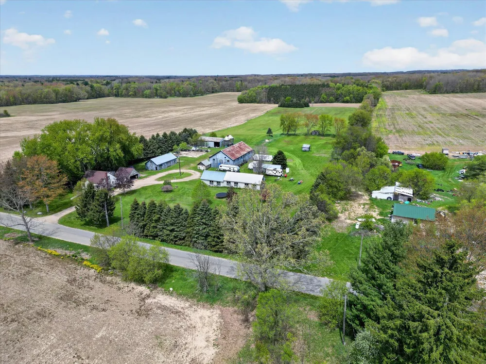 261 19 Mile Road NE Solon Township, MI 49319