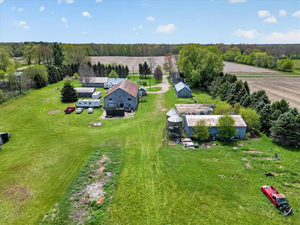 261 19 Mile Road NE Solon Township, MI 49319