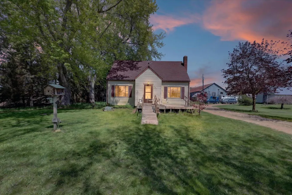 261 19 Mile Road NE Solon Township, MI 49319