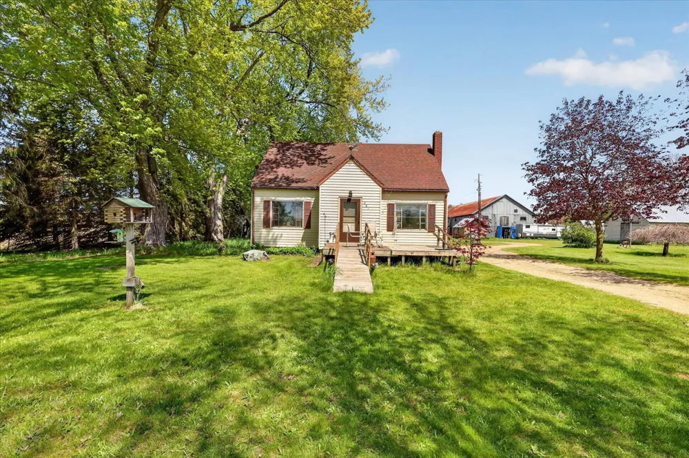 261 19 Mile Road NE Solon Township, MI 49319