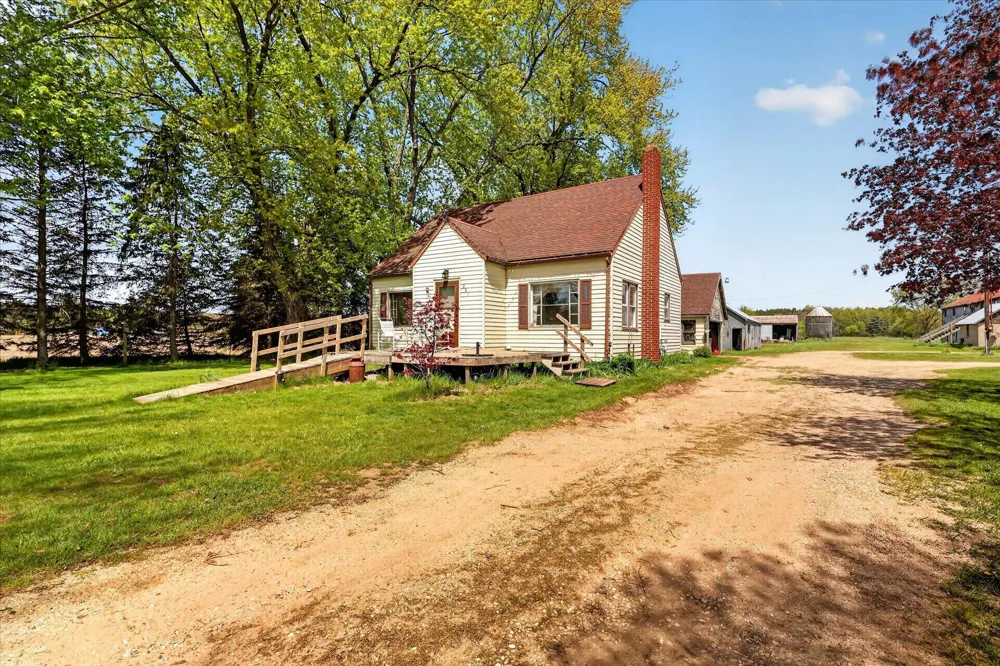 261 19 Mile Road NE Solon Township, MI 49319