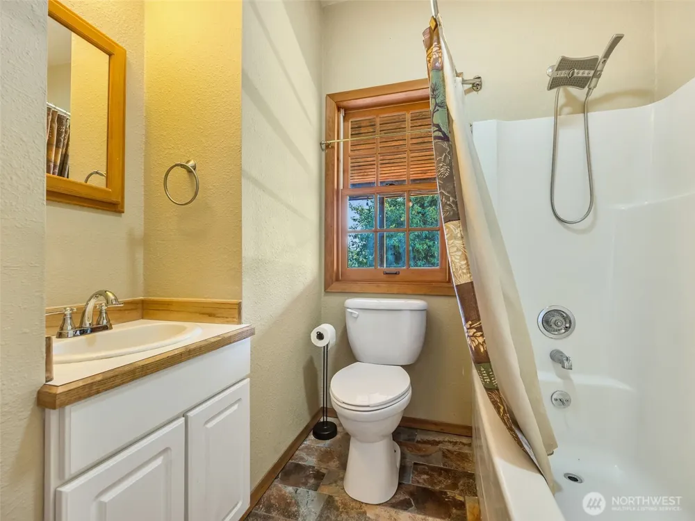 33811 Territory Road Oysterville, WA 98641