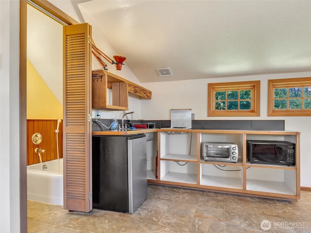 33811 Territory Road Oysterville, WA 98641