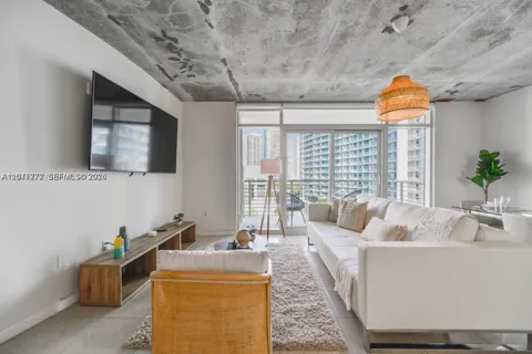 3250 NE 1st Ave #901
