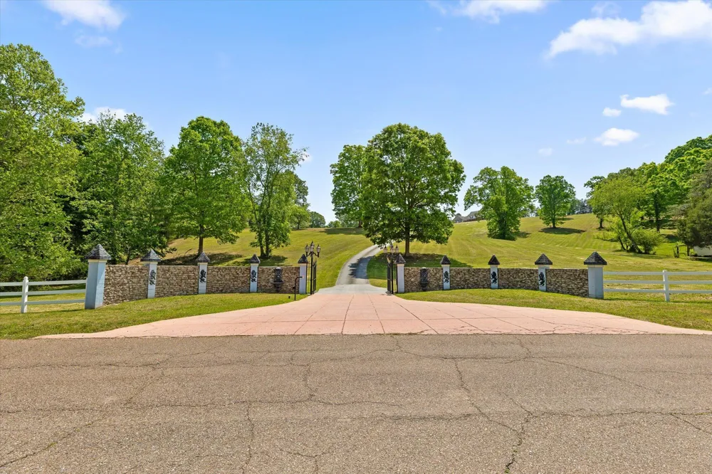 2979 Blythe Ferry Road Dayton, TN 37321