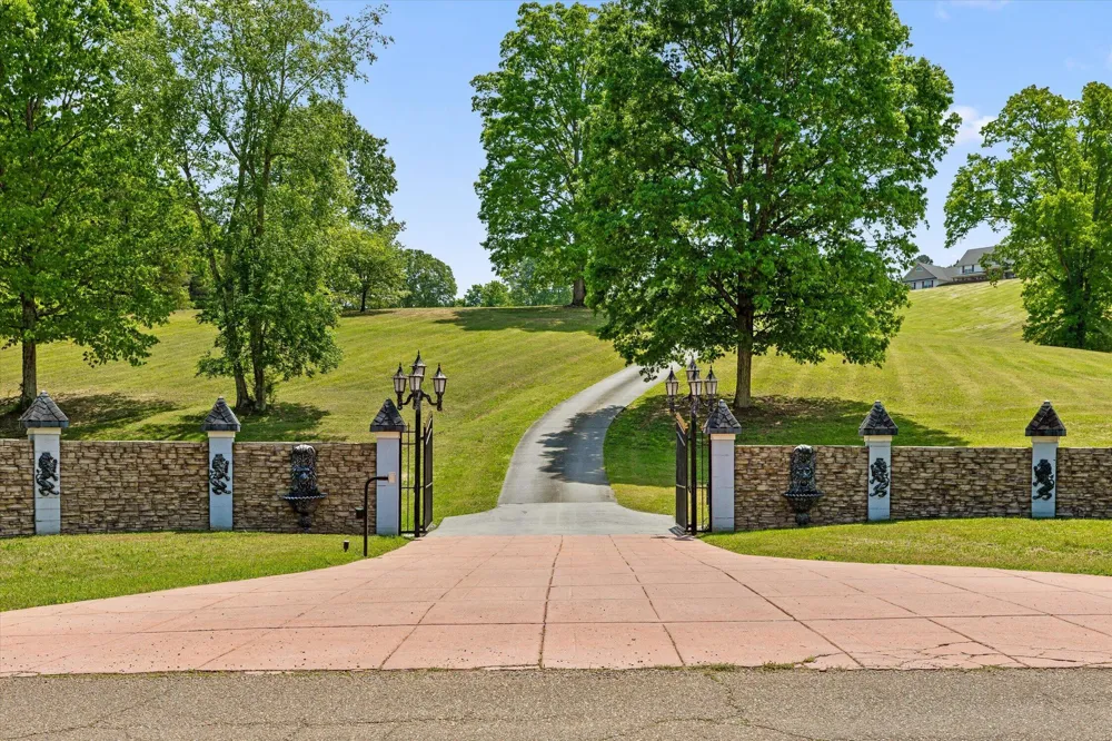 2979 Blythe Ferry Road Dayton, TN 37321