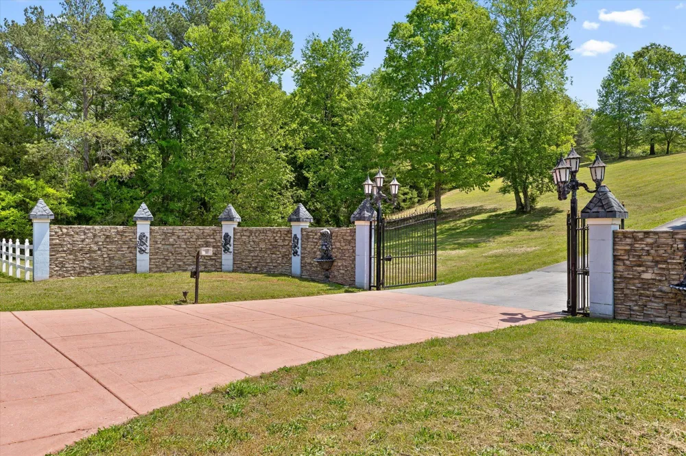 2979 Blythe Ferry Road Dayton, TN 37321