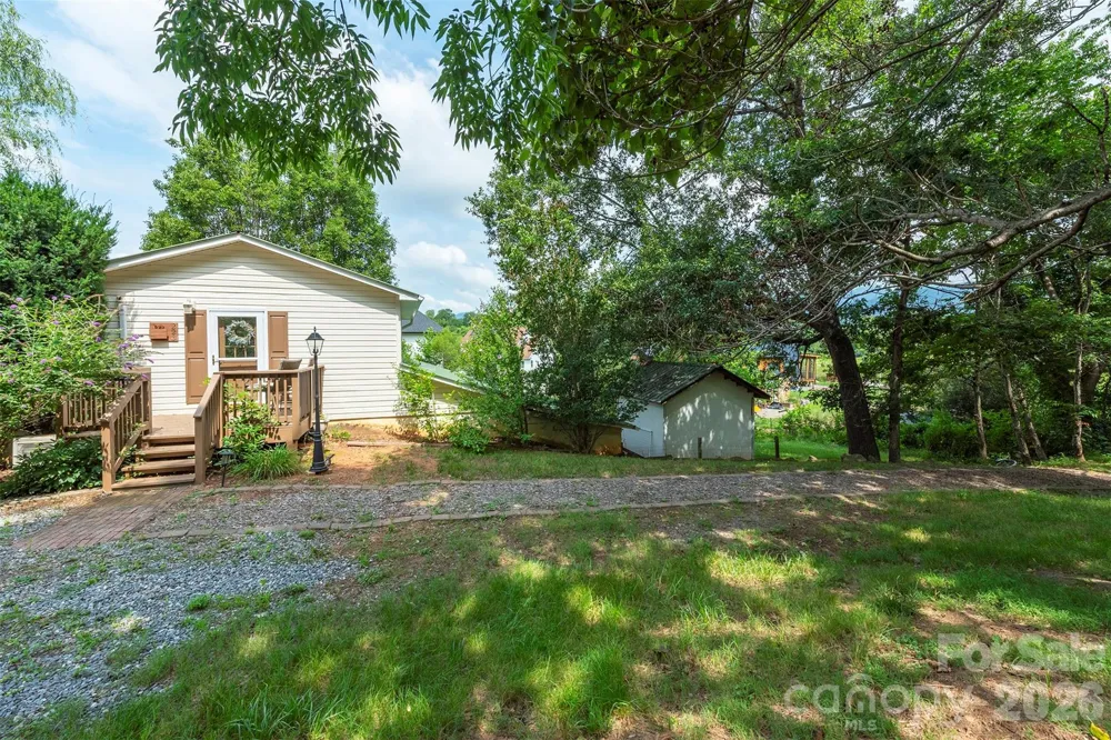 223 Davidson Road Swannanoa, NC 28778