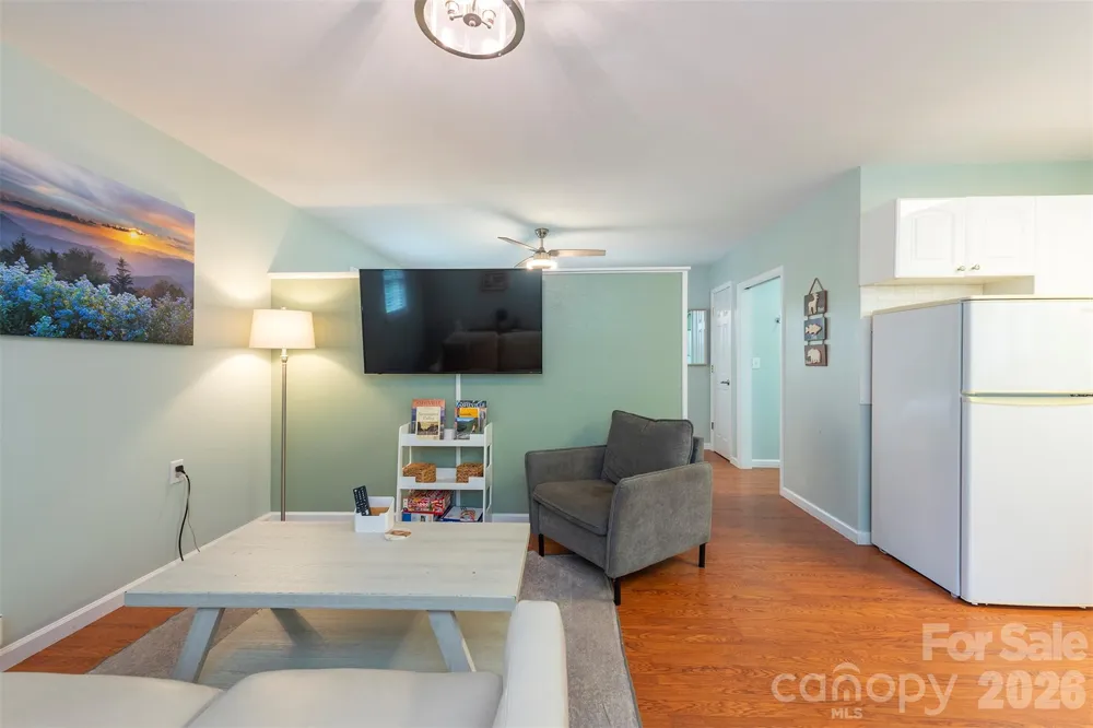 223 Davidson Road Swannanoa, NC 28778