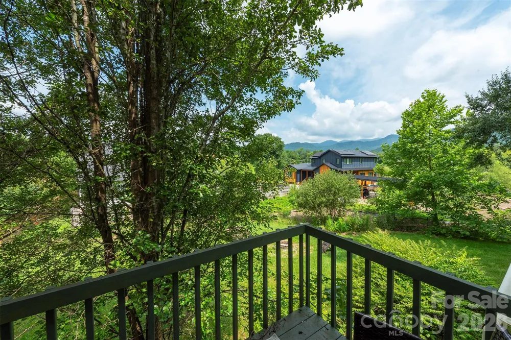 223 Davidson Road Swannanoa, NC 28778