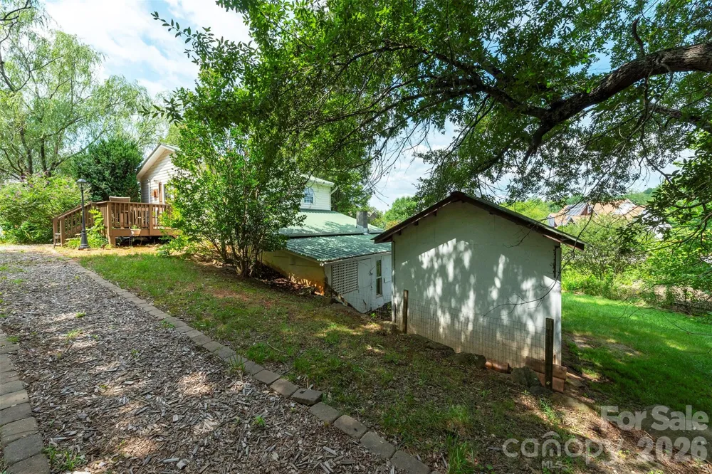 223 Davidson Road Swannanoa, NC 28778