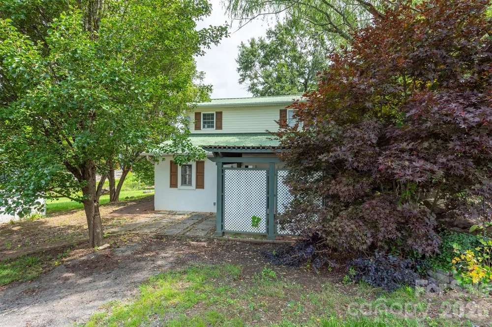 223 Davidson Road Swannanoa, NC 28778
