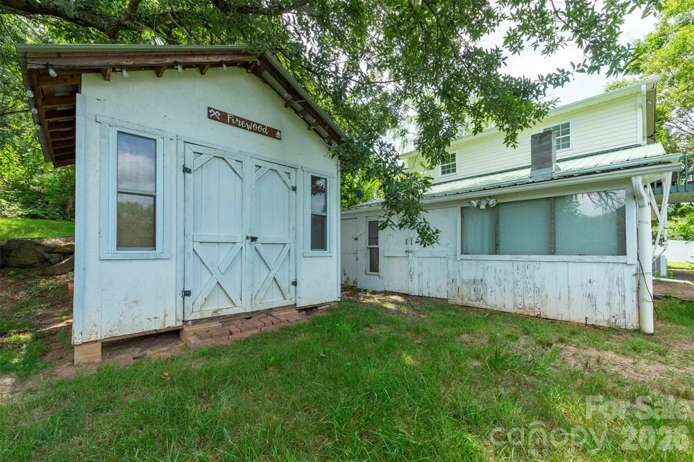 223 Davidson Road Swannanoa, NC 28778