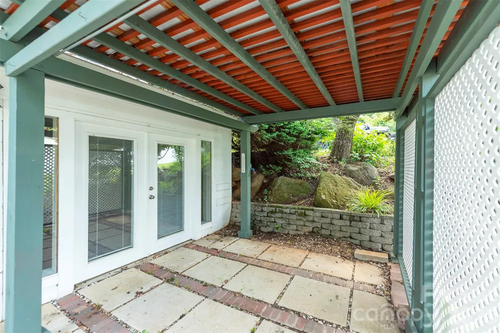 223 Davidson Road Swannanoa, NC 28778