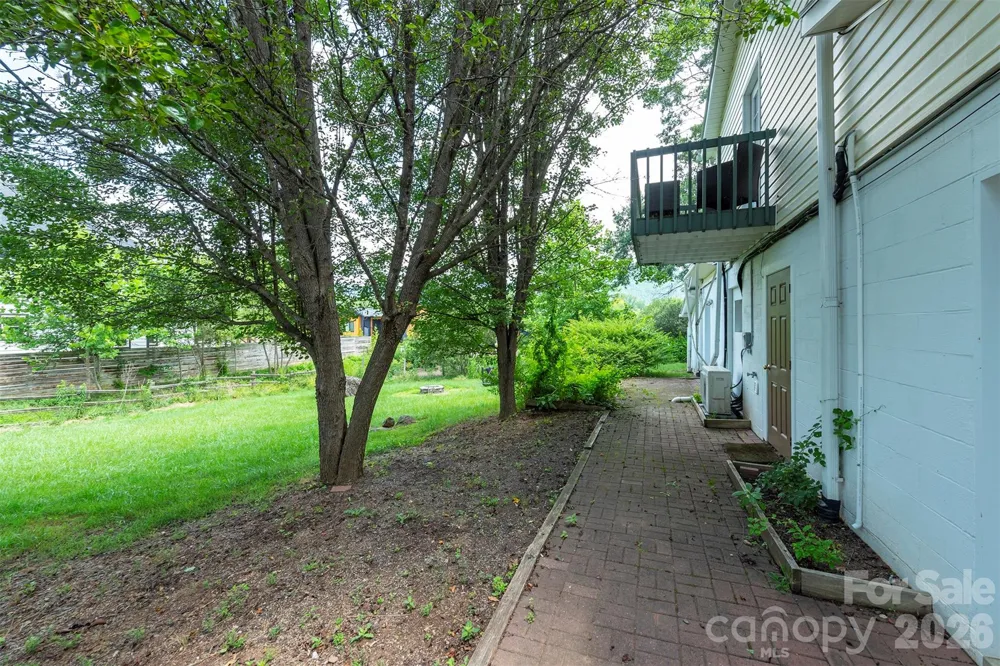 223 Davidson Road Swannanoa, NC 28778