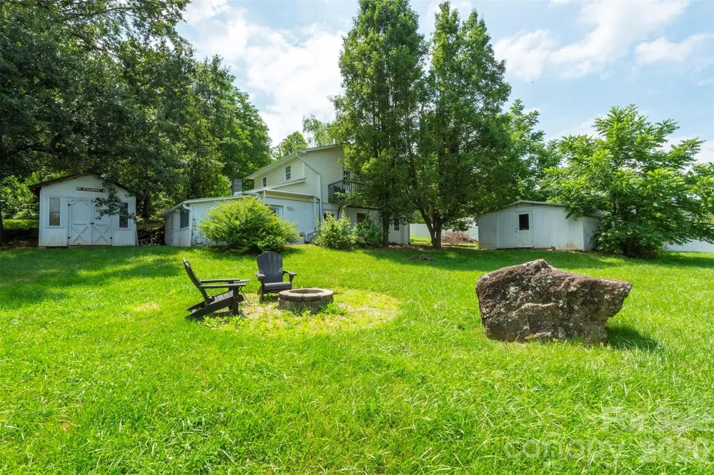 223 Davidson Road Swannanoa, NC 28778