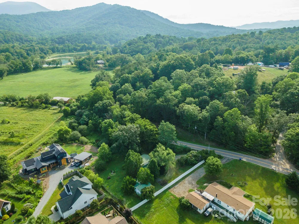 223 Davidson Road Swannanoa, NC 28778