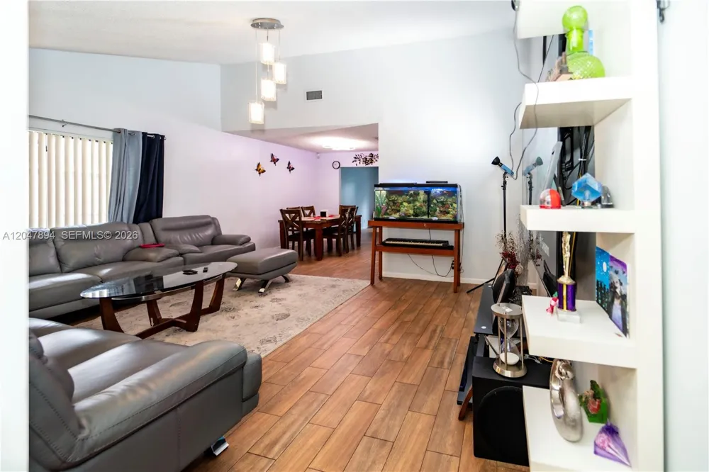 10815 NW 26th St Sunrise, FL 33322