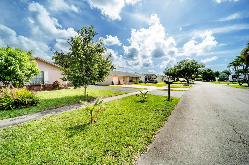10815 NW 26th St Sunrise, FL 33322