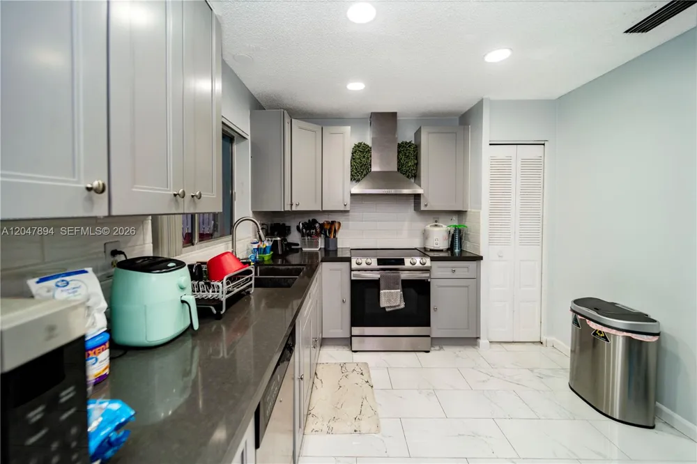 10815 NW 26th St Sunrise, FL 33322
