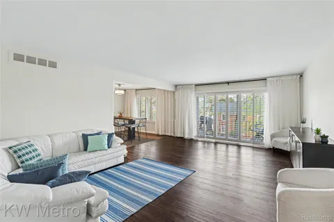 2471 Mulberry Square #15