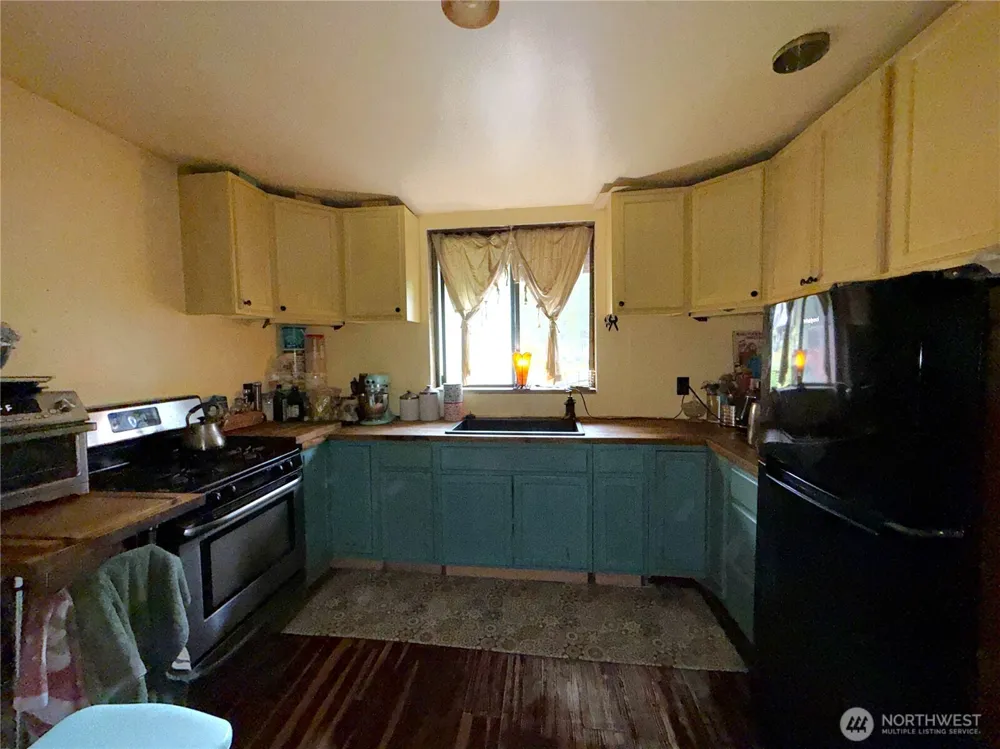 154 W Cougar Creek Road Wauconda, WA 98859
